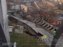 Новую подпорную стену для дома, пострадавшего от оползня, возведут не ранее 2016 года