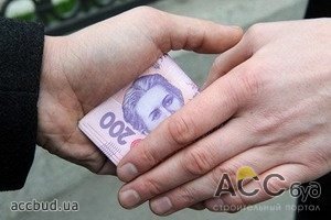 Почти 78% украинцев считают, что давать взятки необходимо