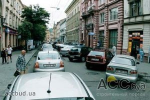 Во Львове владельцев автостоянок заставят заплатить за землю