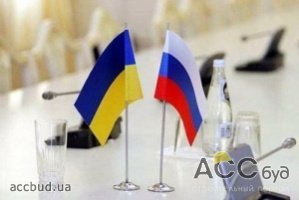 Более половины россиян негативно оценивают сегодня отношения между Россией и Украиной