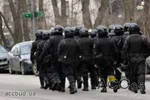 Подавляющее большинство украинцев против введения чрезвычайного положения