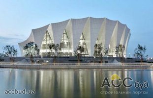 Просторный спортивный комплекс Shanghai Oriental Sports Center в Китае