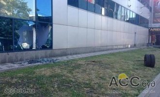 Во время движения маршрутки от нее отлетело колесо