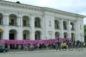 Новый арендатор Гостиного двора приехал  в сопровождении "Беркута"