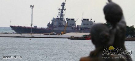 Ракетный эсминец США зашел в Одесский порт