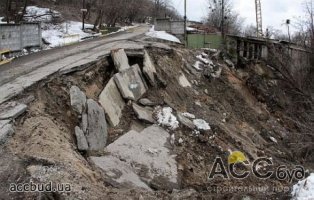 На Краснозвездном проспекте в Киеве произошел оползень