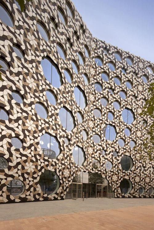 Ravensbourne College of Design and Communication – здание, созданное вдохновлять студентов