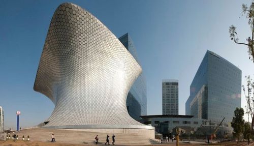 Абстрактный Museo Soumaya в Мехико